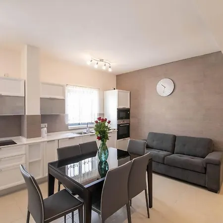 アパート Bidni Stunning 3 Bedroom In Marsaskala マルサスカーラ
